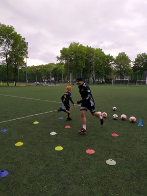Trening piłkarski dla taty i syna